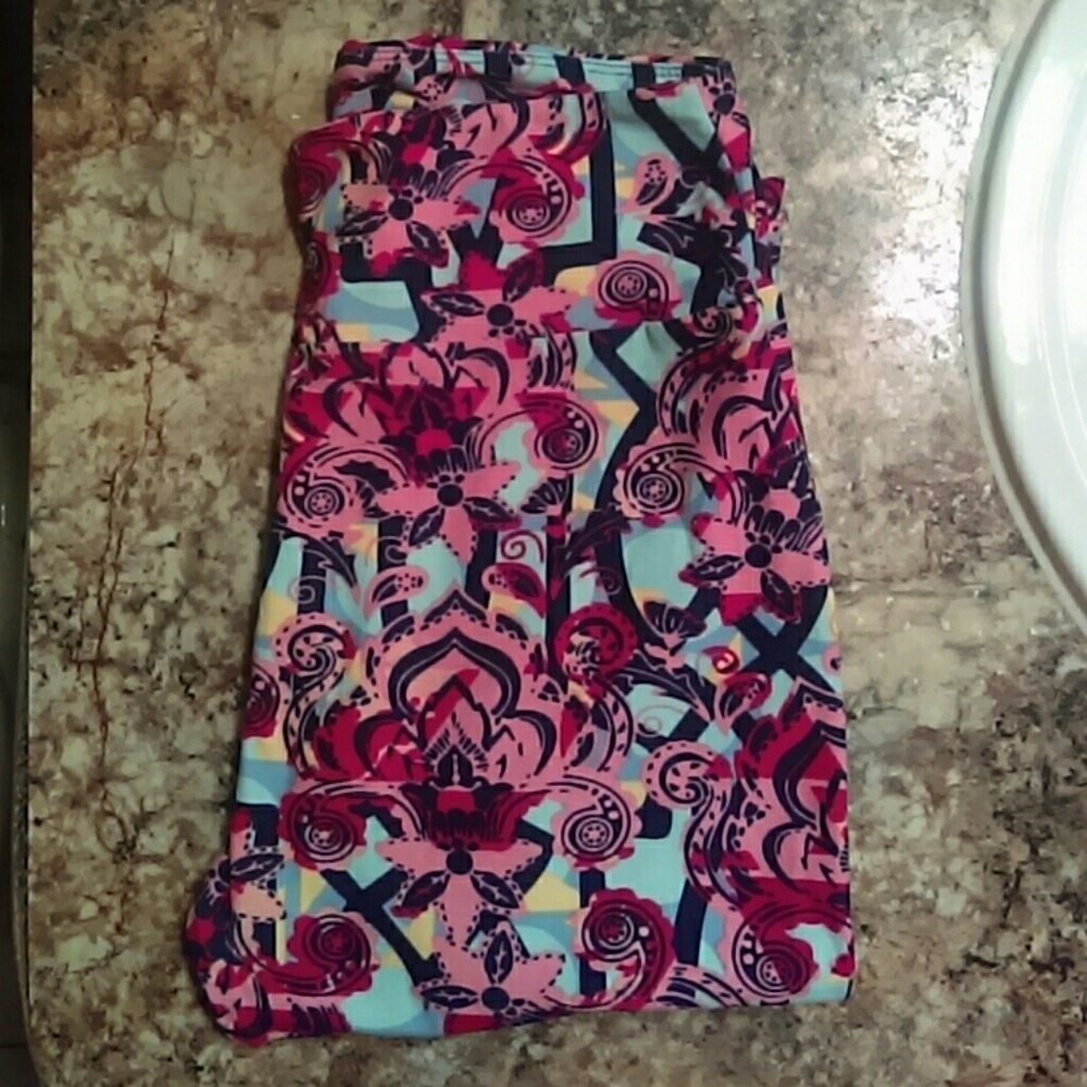 Nwot lularoe paisley os legging